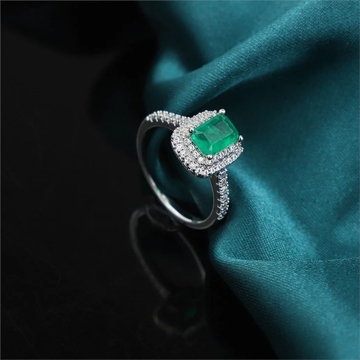 emerald green engagement ring 02 emerald green engagement ring 02